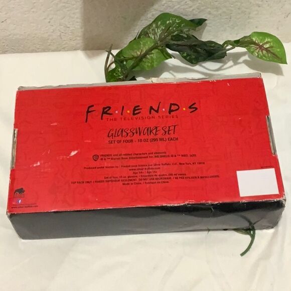 Friends TV Series Set of Four 4 Glassware 10 oz Glasses Central Perk Couch - Picture 5 of 5